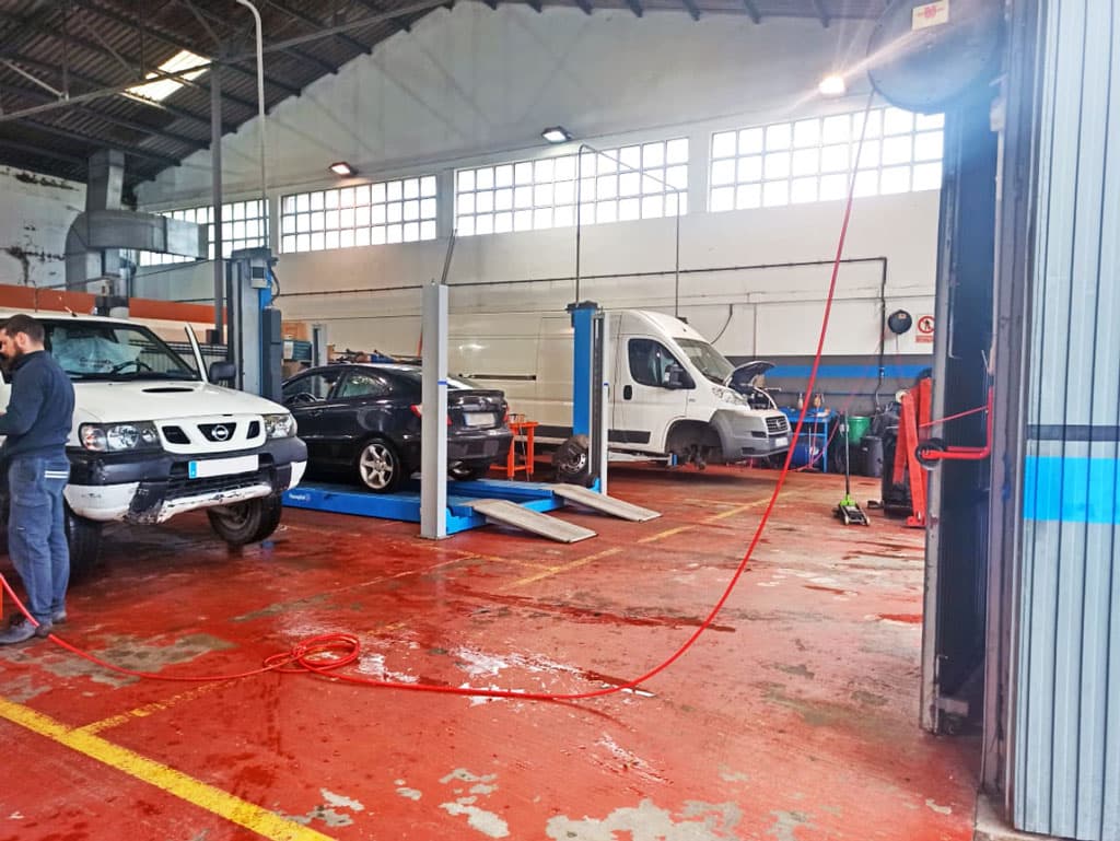 Mecánicos profesionales en Automóviles Ourocar O Valadouro